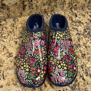 Western chief garden clog  shoes size 6